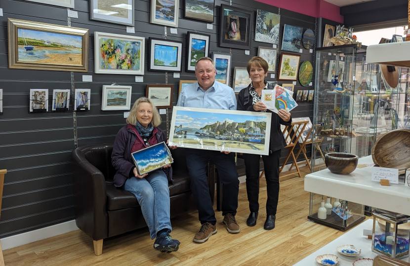 Gallery run by volunteers gets big thumbs up from MS