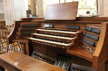 Welsh Government challenged over “bizarre” pipe organ ban