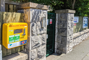 New Community defibrillator installed at Rhos-on-Sea school 